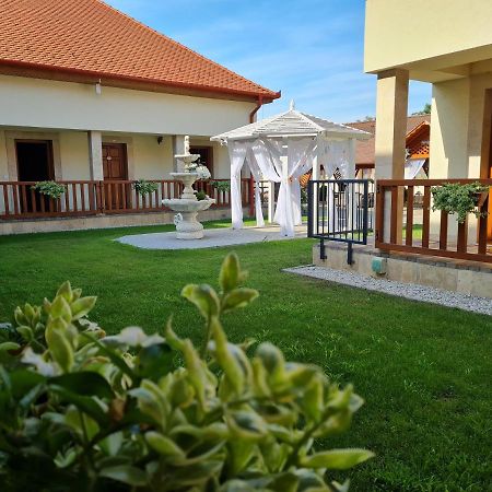 Bed and Breakfast Toroes Panzio Szabolcs Exterior foto