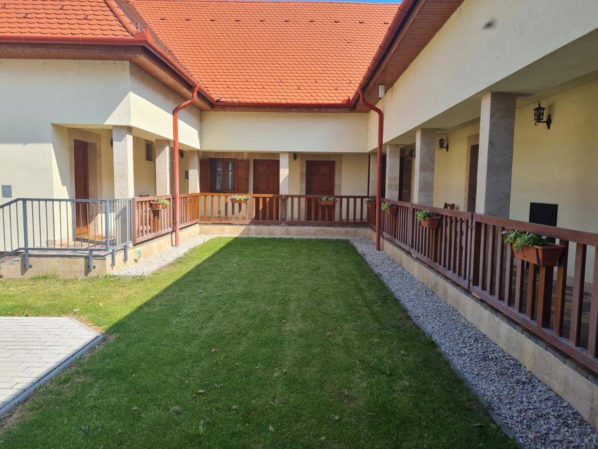 Bed and Breakfast Toroes Panzio Szabolcs Exterior foto